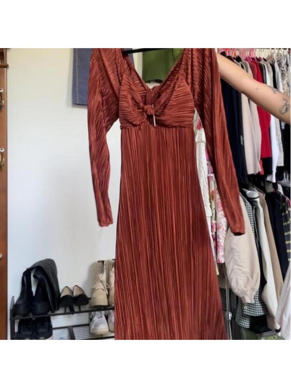 Gilli rust orange pleated midi dress and bow tie back. Size L